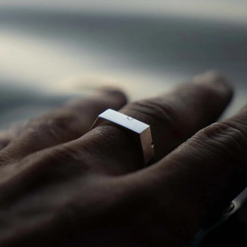 Unisex Stainless Steel Signet Ring – Timeless Minimalist Jewelry
