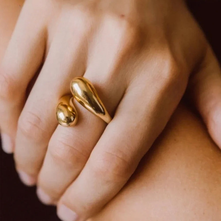 Adjustable Stainless Steel Feather Ring – Elegant & Modern Design