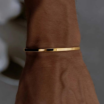 Minimalist Stainless Steel Cuff Bracelet – Timeless & Elegant